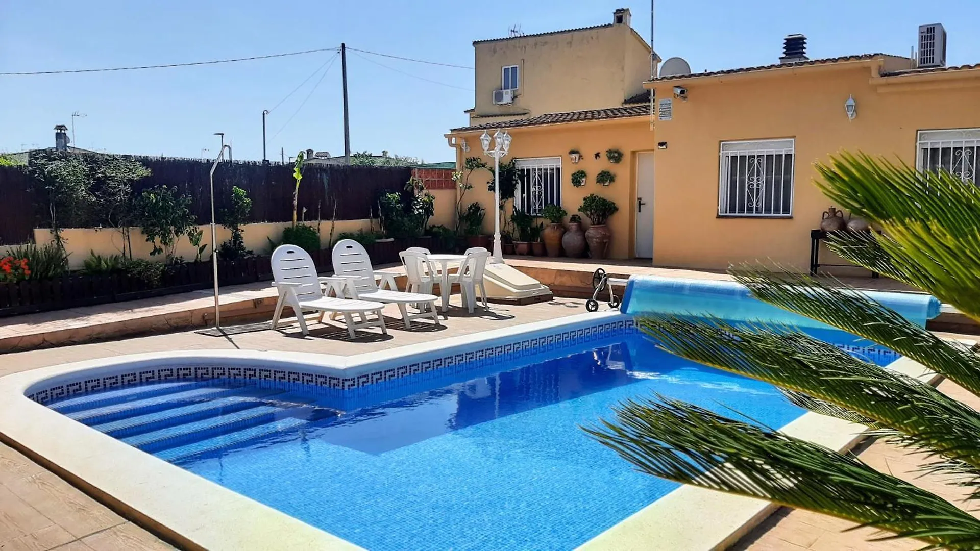 Semesterbostad Chalet Vacacional Con Piscina Privada Y Barbacoa Tarragona