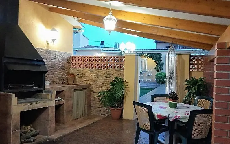 Semesterbostad Chalet Vacacional Con Piscina Privada Y Barbacoa Tarragona